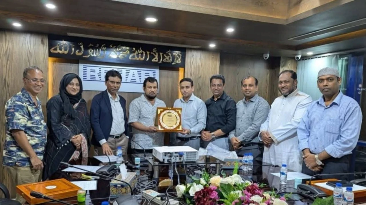 রিহ্যাব এর ফেয়ার স্ট্যান্ডিং কমিটির সদস্য ফজলুর রহমান মামুনকে সম্মাননা প্রদান