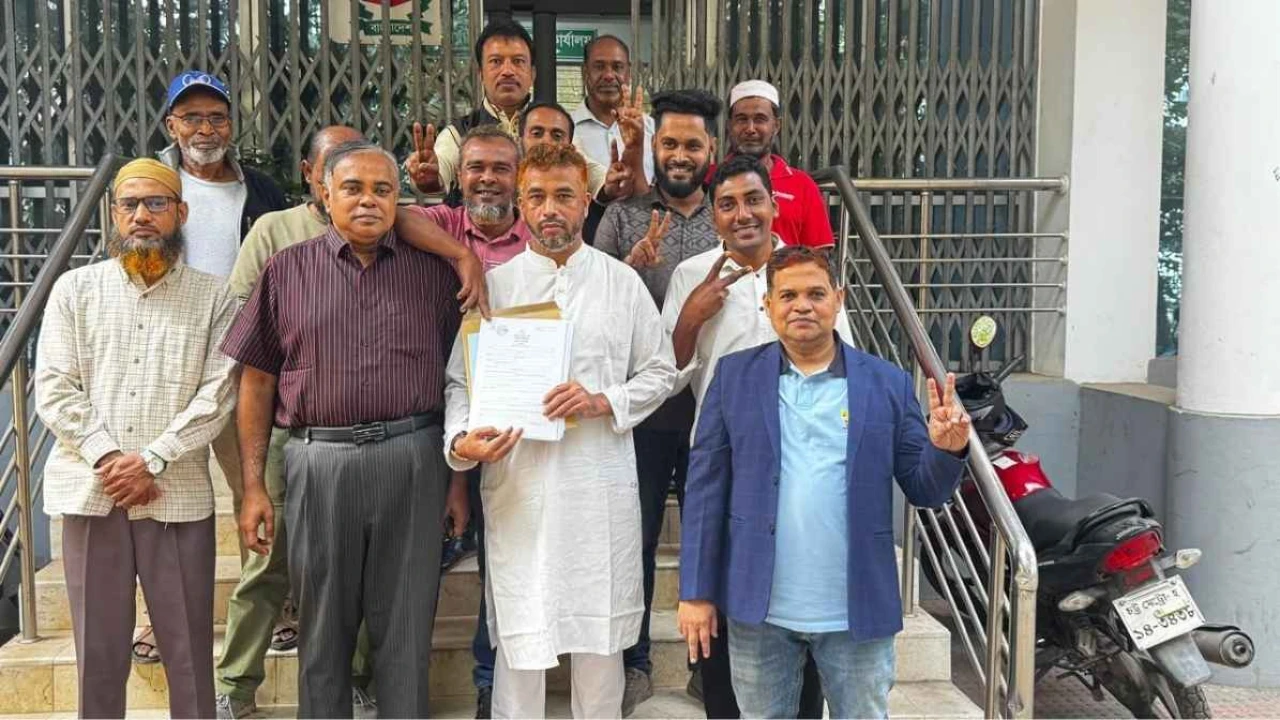 চট্টগ্রাম-১১ আসনে এবি পার্টির প্রার্থী প্রকৌশলী মোহাম্মদ লোকমানের মনোনয়নপত্র সংগ্রহ